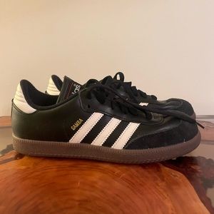 black Adidas sambas